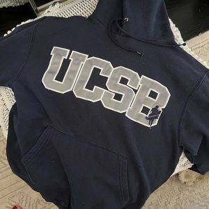 Navy blue UCSB hoodie 💛💙 size small.